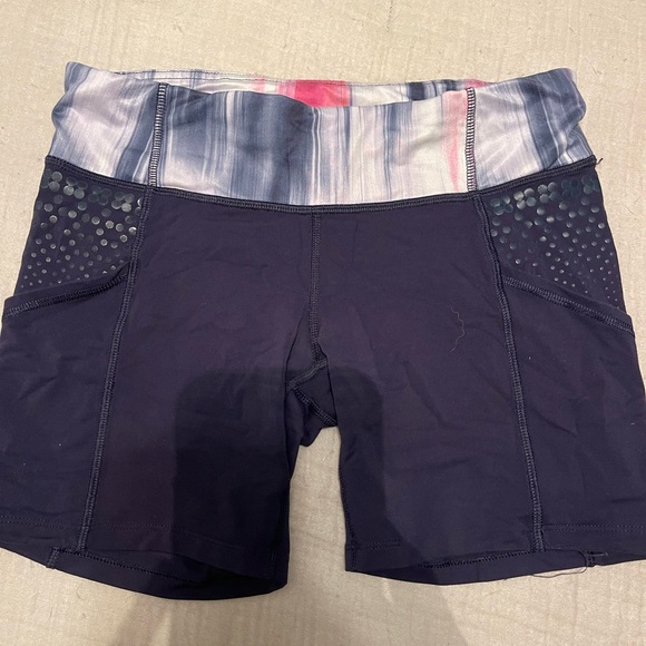 Lululemon navy biker shorts size 6 - Picture 1 of 2